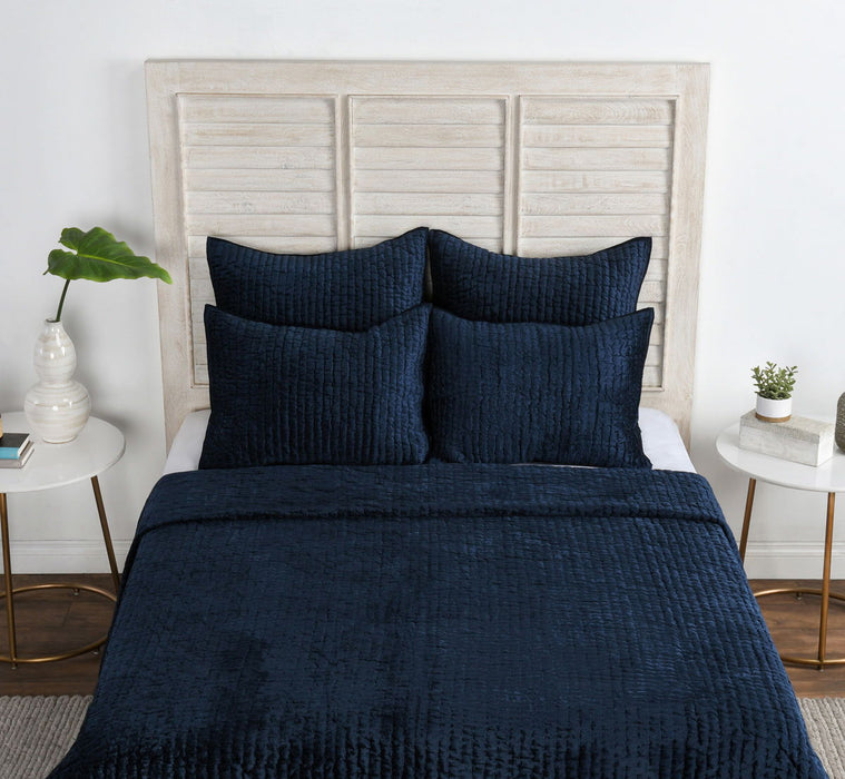 Bari - Velvet Quilt