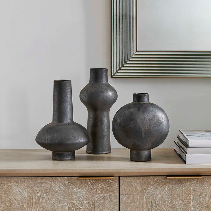 Charcoal Bloom - Indoor-Outdoor Vases (Set of 3) - Black / Gray