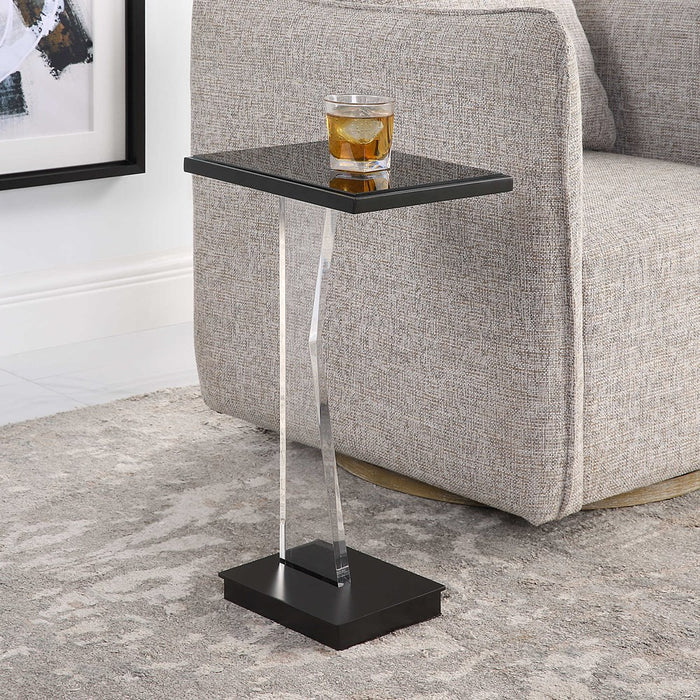 ANGLE ACCENT TABLE