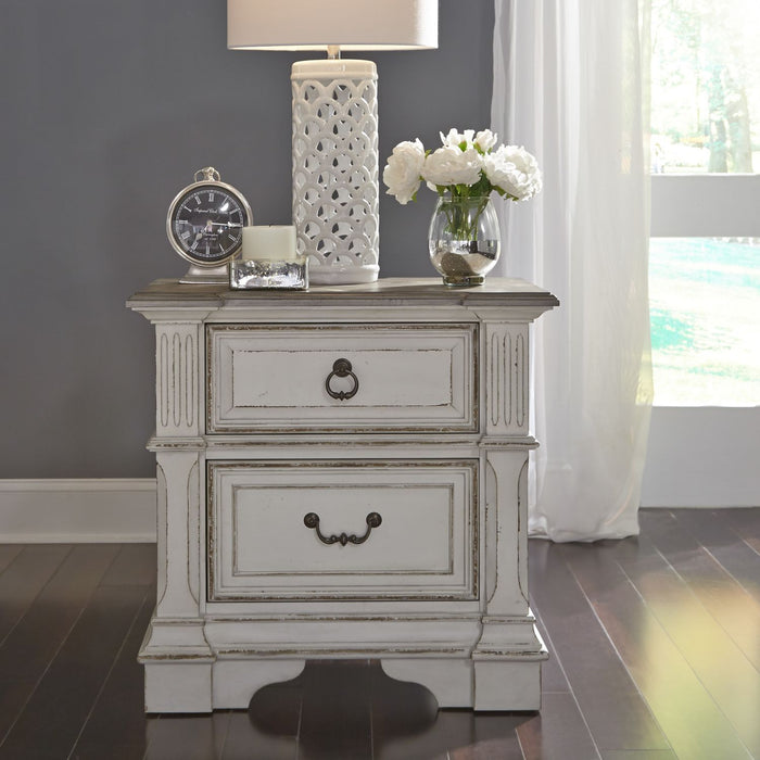 Abbey Park - King California Panel Bed, Dresser & Mirror, Night Stand