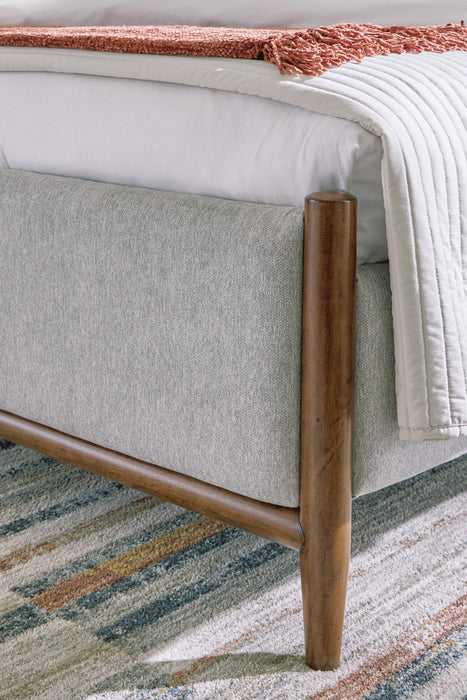 Lyncott Queen Upholstered Bed with Mirrored Dresser
