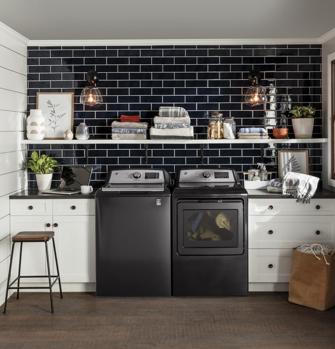 GE® ENERGY STAR® 7.4 cu. ft. Capacity Smart aluminized alloy drum Gas Dryer with Sanitize Cycle and Sensor Dry